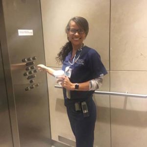 Meet your Posher, Lora